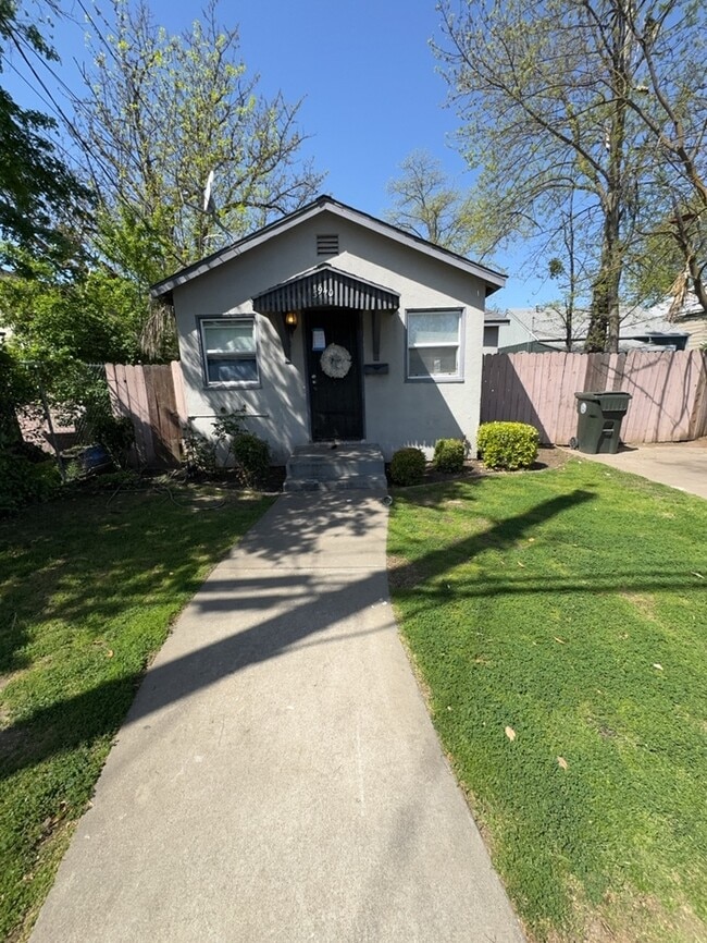 Building Photo - Charming 2-Bedroom Home in a Prime Location!