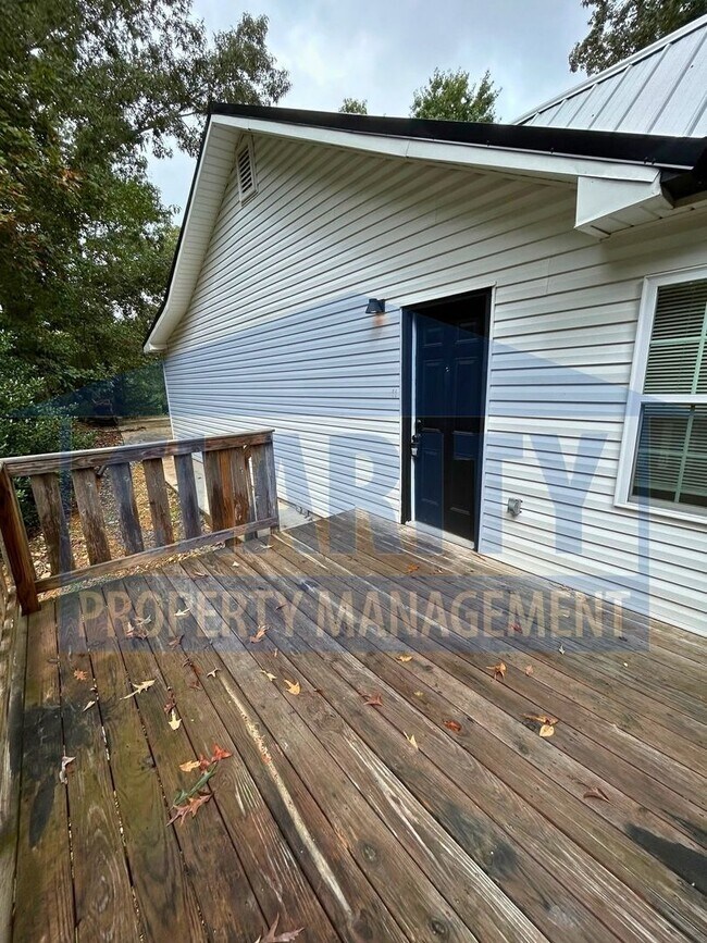 3739/3741 Dixie Court Dr. SE