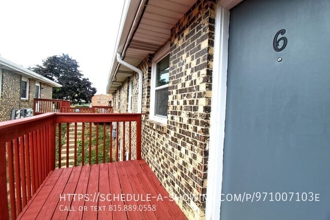Photo - 335 Ridgeview Ave