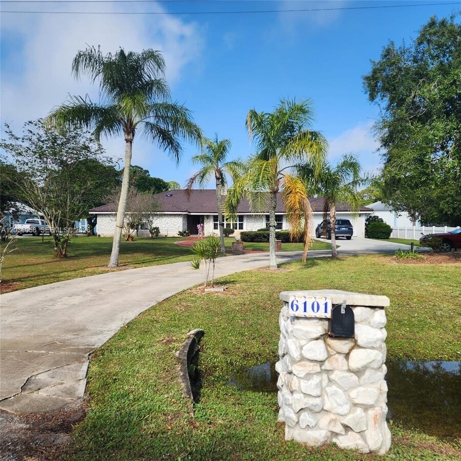 Photo - 6101 Palmetto Dr