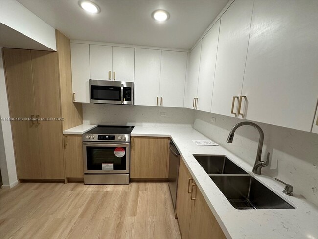 Photo - 6039 Collins Ave Unidad 1212