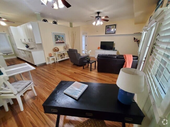 Building Photo - 226 NE 1st Ave Unit Coco Palm Ste Rental