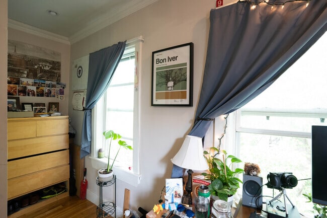 Building Photo - 66 Mozart St Unit 3 Rental