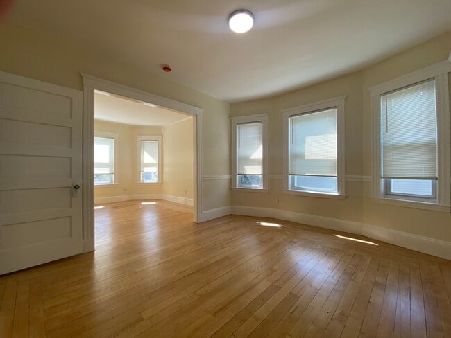 Building Photo - 65 Wareham St Rental