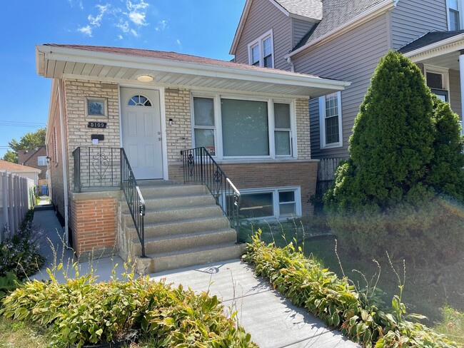 Building Photo - 5109 S Richmond St Rental