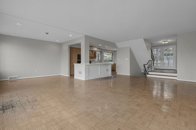 Photo - 2737-2737 Charing Rd