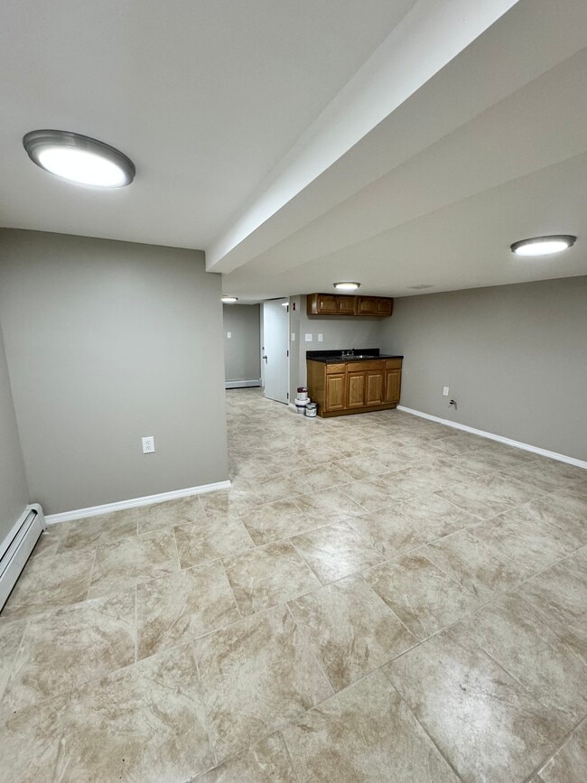 Building Photo - 10002 92nd Ave Unit Studio