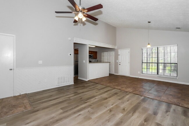 192 Chase Woods Cir