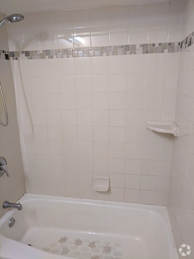Building Photo - 133 N Gregory St Rental