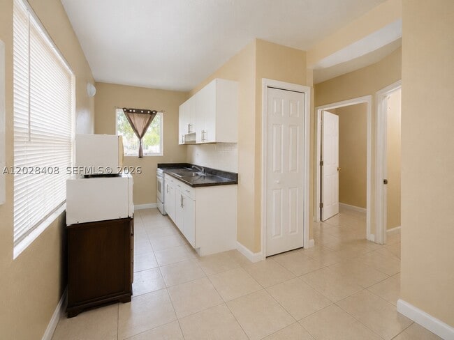 Photo - 520 SW 6th St Unit 2