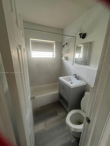 3180 NW 19th Ave Unit 2