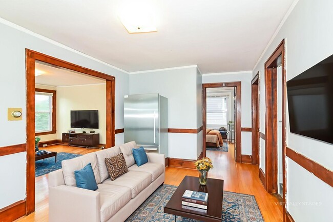 Building Photo - 509 6th St SE Unit 3