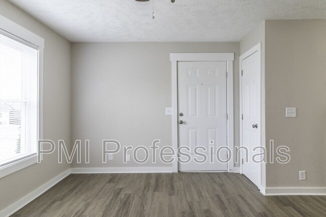 Photo - 124 Kingsridge Dr