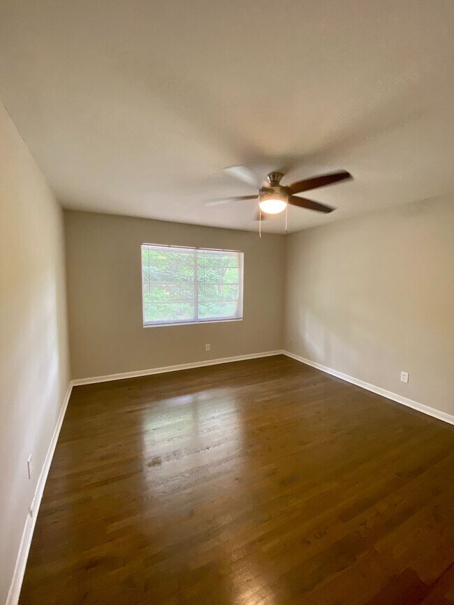 Photo - 225-Hillcrest