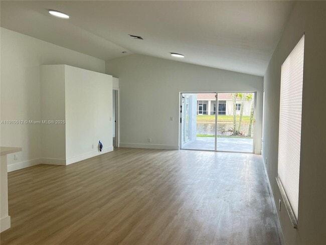 Photo - 1393 Majesty Ter House