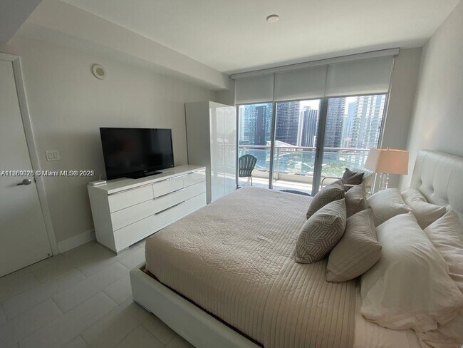 Photo - 92 SW 3rd St Unidad 3102