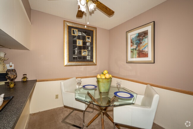 1BR, 1BA - 675SF - Dining Room