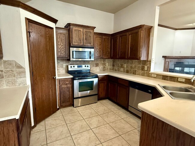 Photo - Beautiful 4 Bed 3 Bath Home with Great Loc...