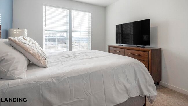 Photo - 4670 Merchants Park Cir Unidad 01-417