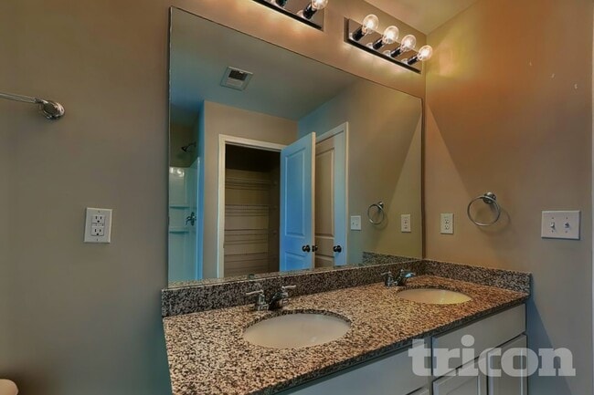 Photo - 210 Coventry Ct