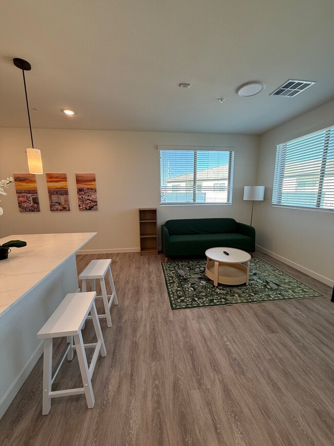 Building Photo - 6113 Yuzu Pl Unit ID1318653P