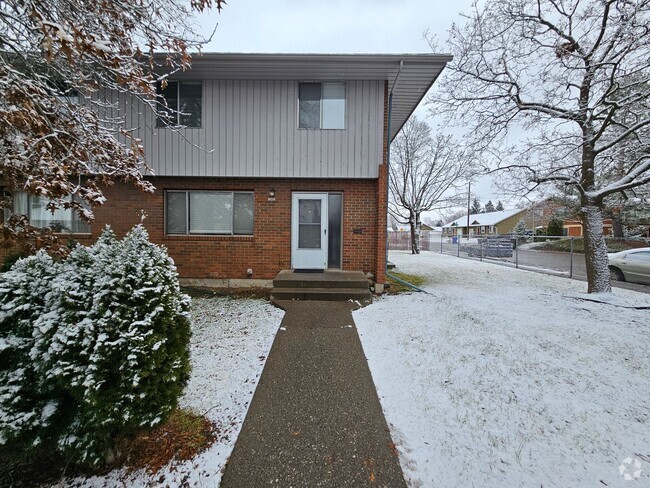 Building Photo - Beautifull Townhome in the Valley