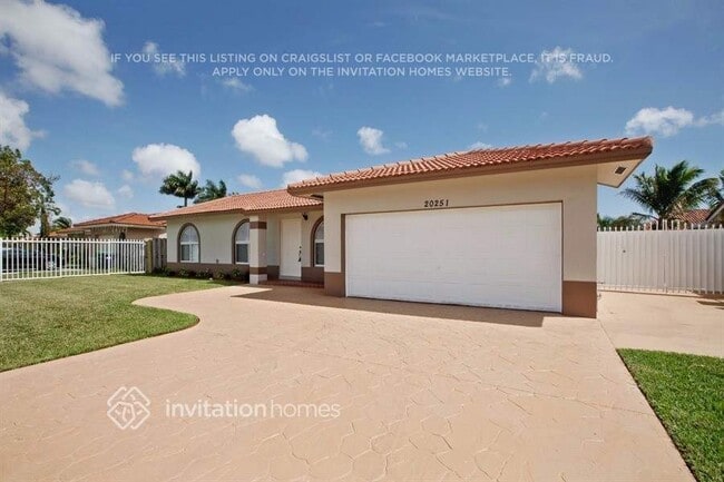 Building Photo - 20251 SW 130th Ct