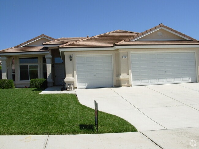Building Photo - Spacious and Clean  Four Bedroom, Two Bath... Rental