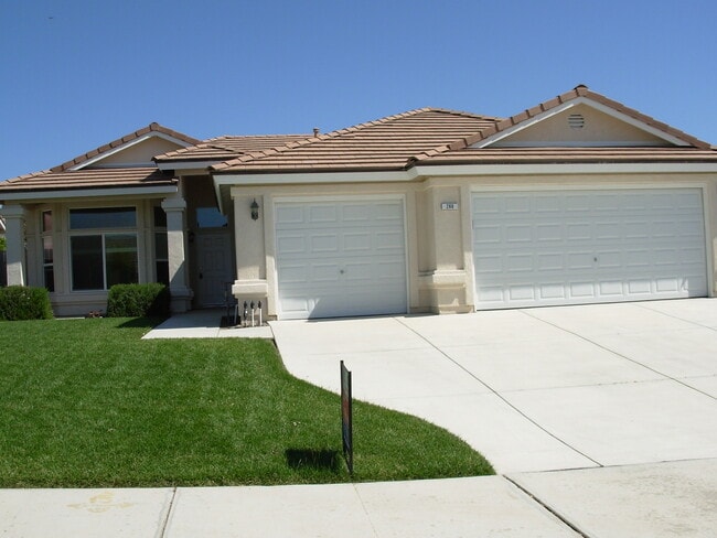 Spacious and Clean Four Bedroom, Two Bath... - Spacious and Clean  Four Bedroom, Two Bath... House