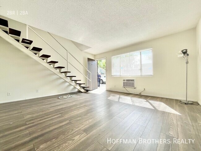 Photo - 4355 Toland Way Unidad 14