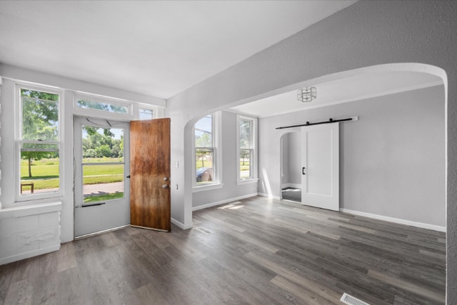 Photo - 416 Colburn St