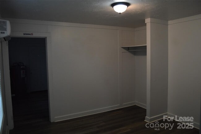 Photo - 511 S Elm St