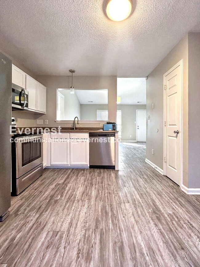 Photo - 2721 Fairstone Ave