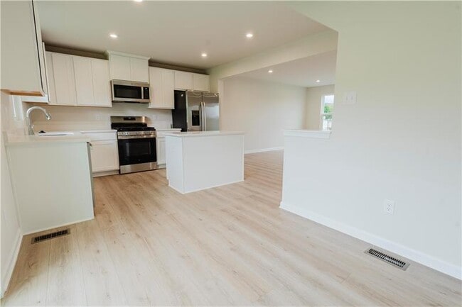 Photo - 157 White Oak Dr