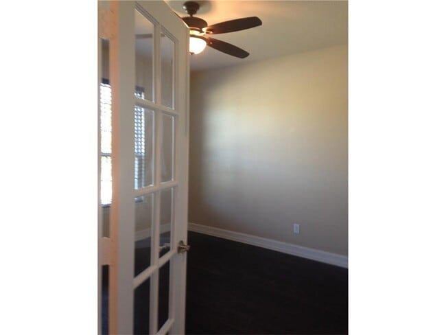 Photo - 504 Peterhouse Dr