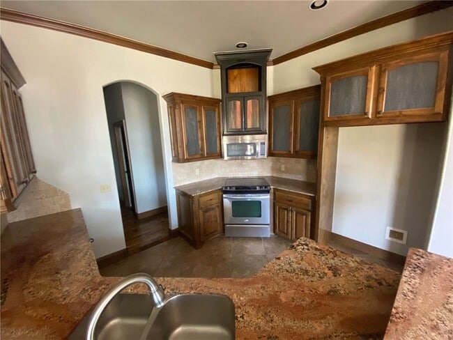 Photo - 616 Sally Ct