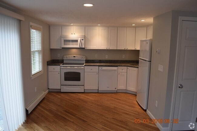 Building Photo - 60 Center St Rental