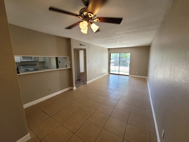 Building Photo - 2814 S Bartell Dr Unit 10