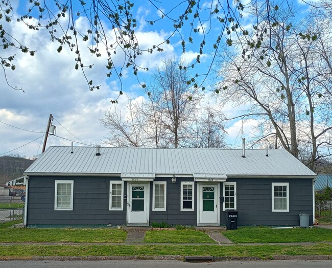 Two Bedroom Duplex in St. Albans - Two Bedroom Duplex in St. Albans House