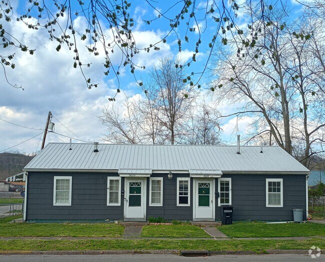 Building Photo - Two Bedroom Duplex in St. Albans Rental