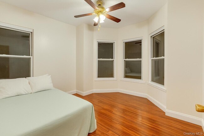 557 Van Nest Ave Unit 2