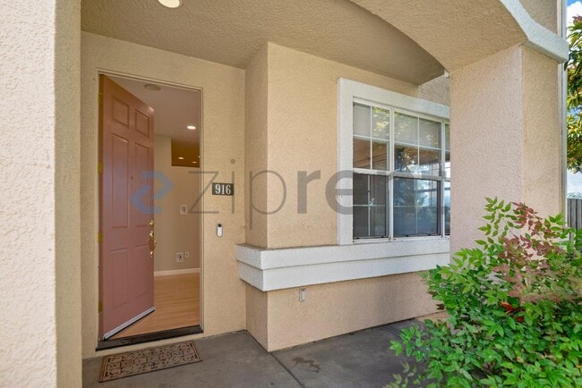 Photo - 916 Del Avion Ln
