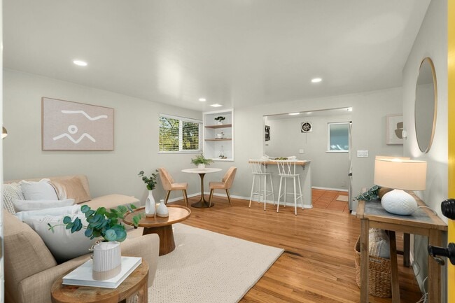 Photo - 123 Martin Luther King Jr Way