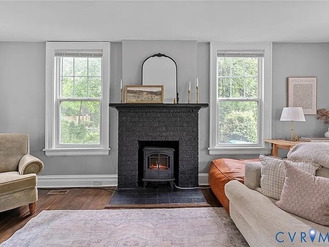 Photo - 104 E Union St