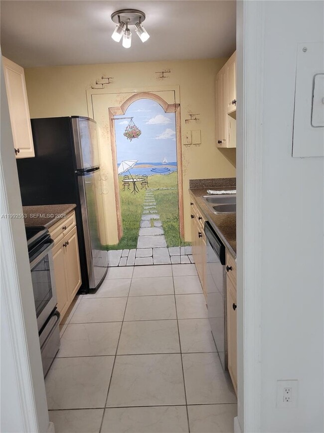 Photo - 2020 NE 135th St Unidad 904