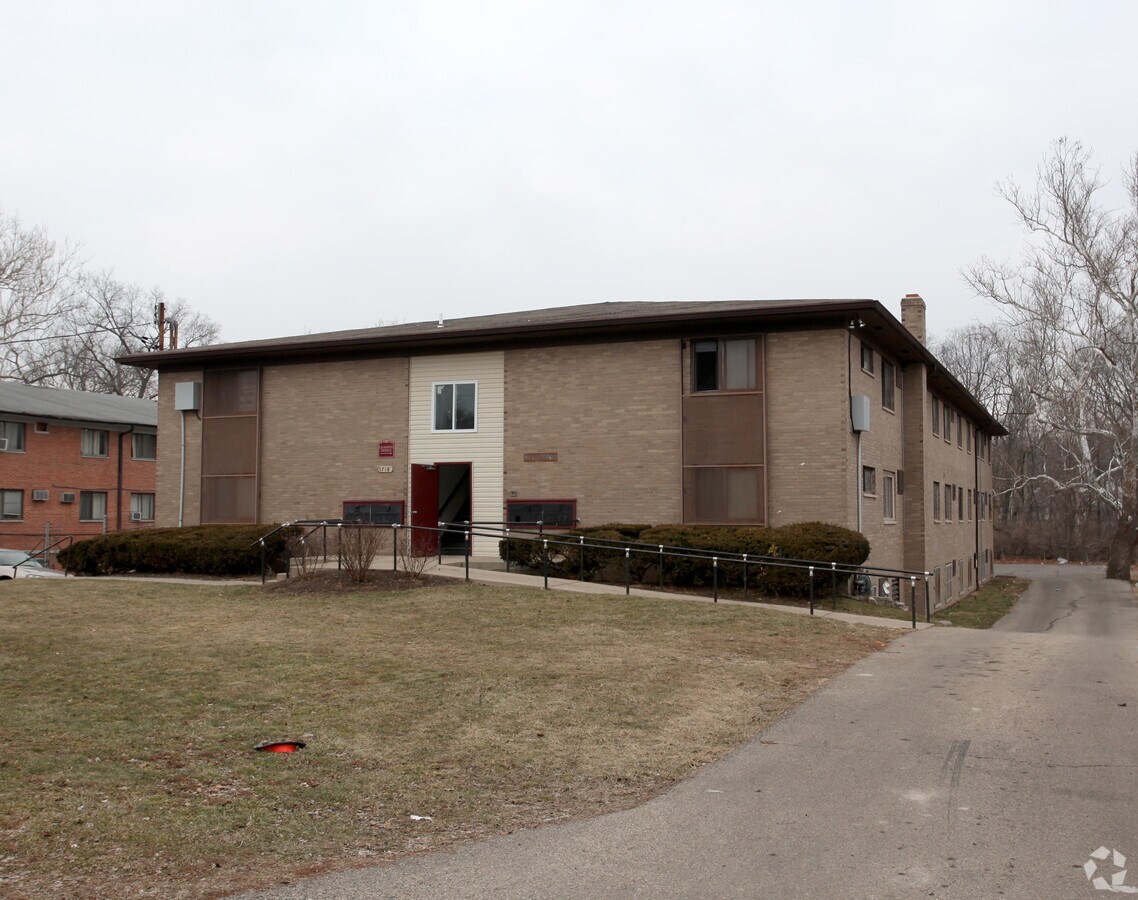 Western Manor Apartments - Western Manor Apartments