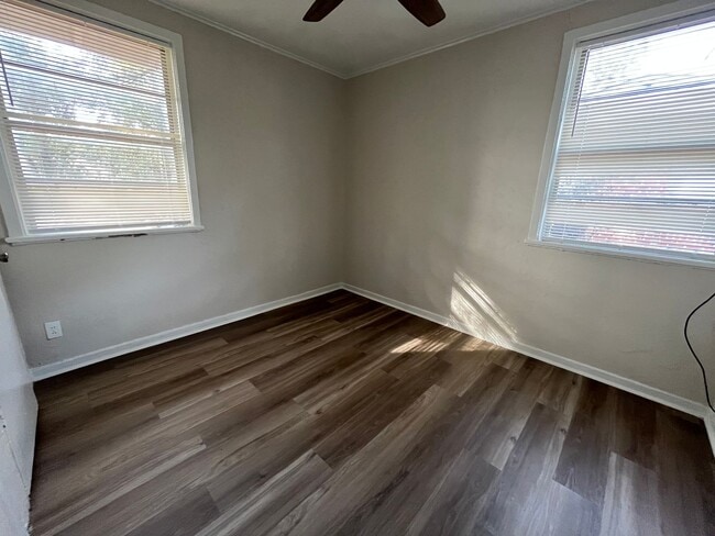 Photo - 2108 Robin St