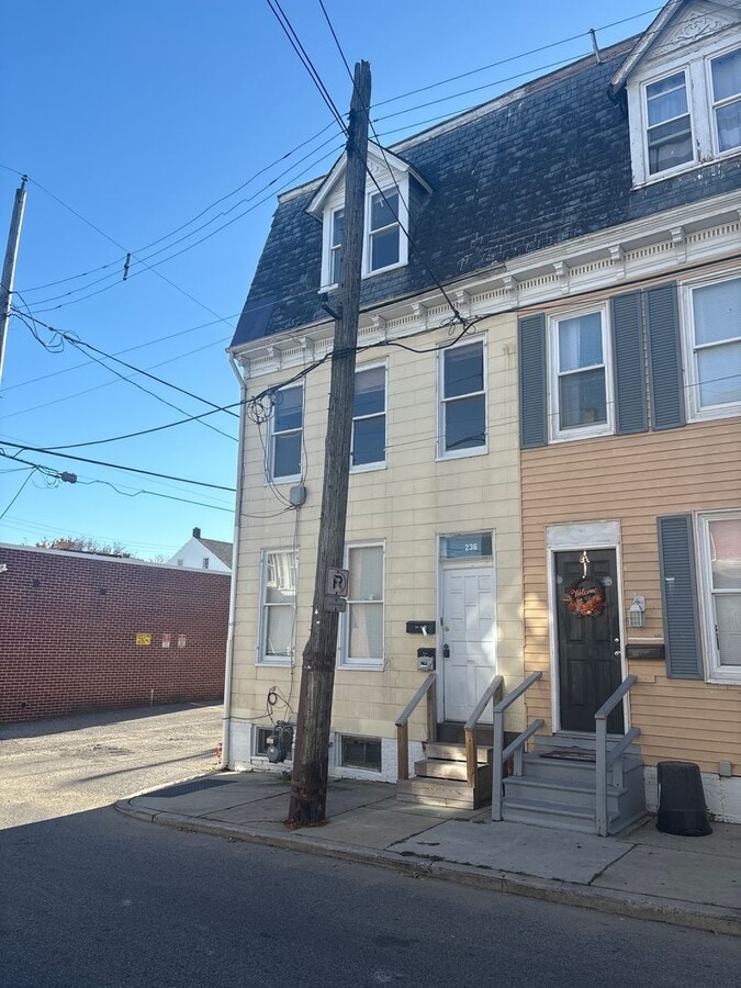 2 Bedroom 1 Bath, Parking- York City SD - 2 Bedroom 1 Bath, Parking- York City SD