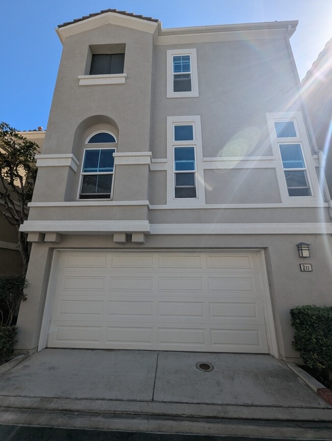 Photo - 211 Montana Del Lago Dr