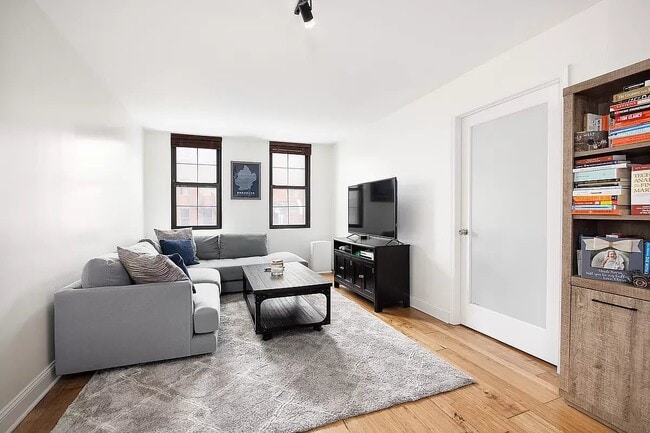 Photo - 222 W 14th St Unidad 14K